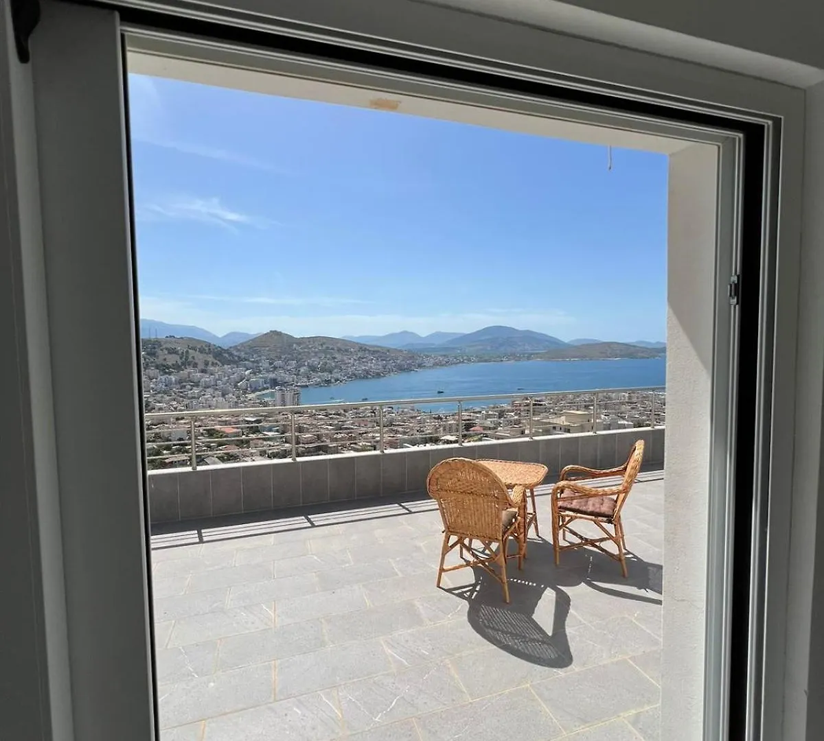 Beauty Villa Sarande ! Uphill Location Apartment