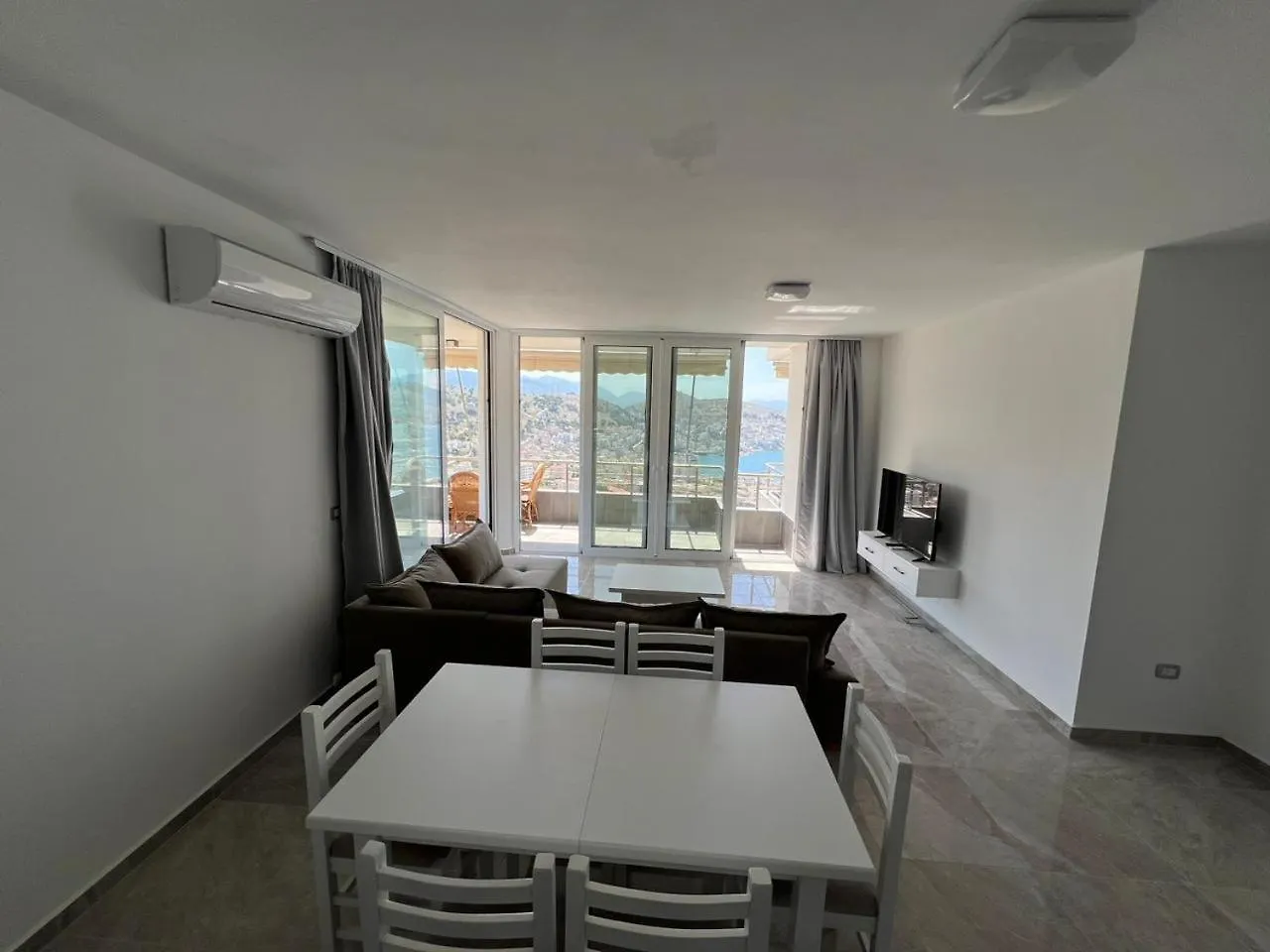 Beauty Villa Sarande ! Uphill Location 0*,