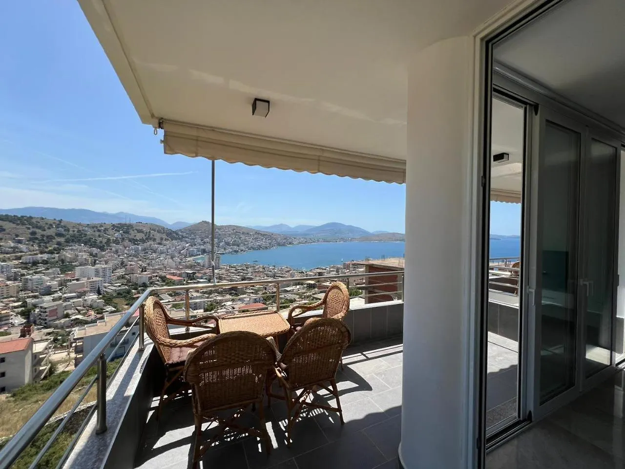 Beauty Villa Sarande ! Uphill Location Apartment