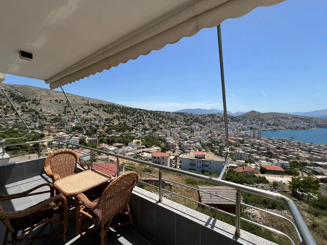 Beauty Villa Sarande ! Uphill Location Apartment