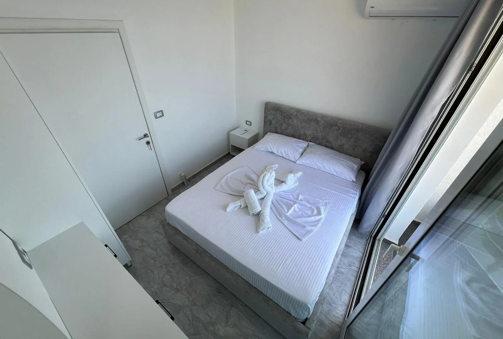 Beauty Villa Sarande ! Uphill Location Apartment