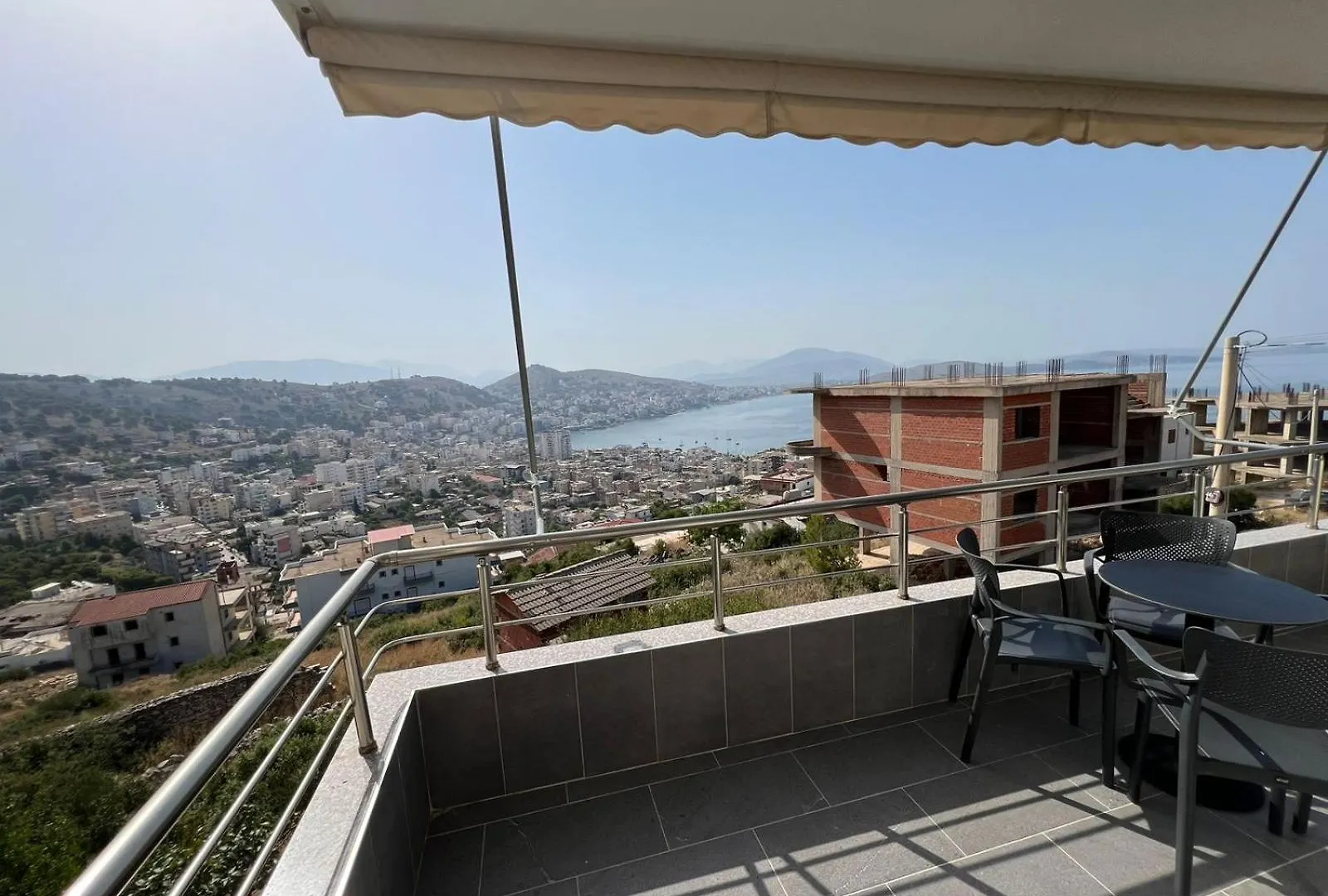 Beauty Villa Sarande ! Uphill Location Apartment