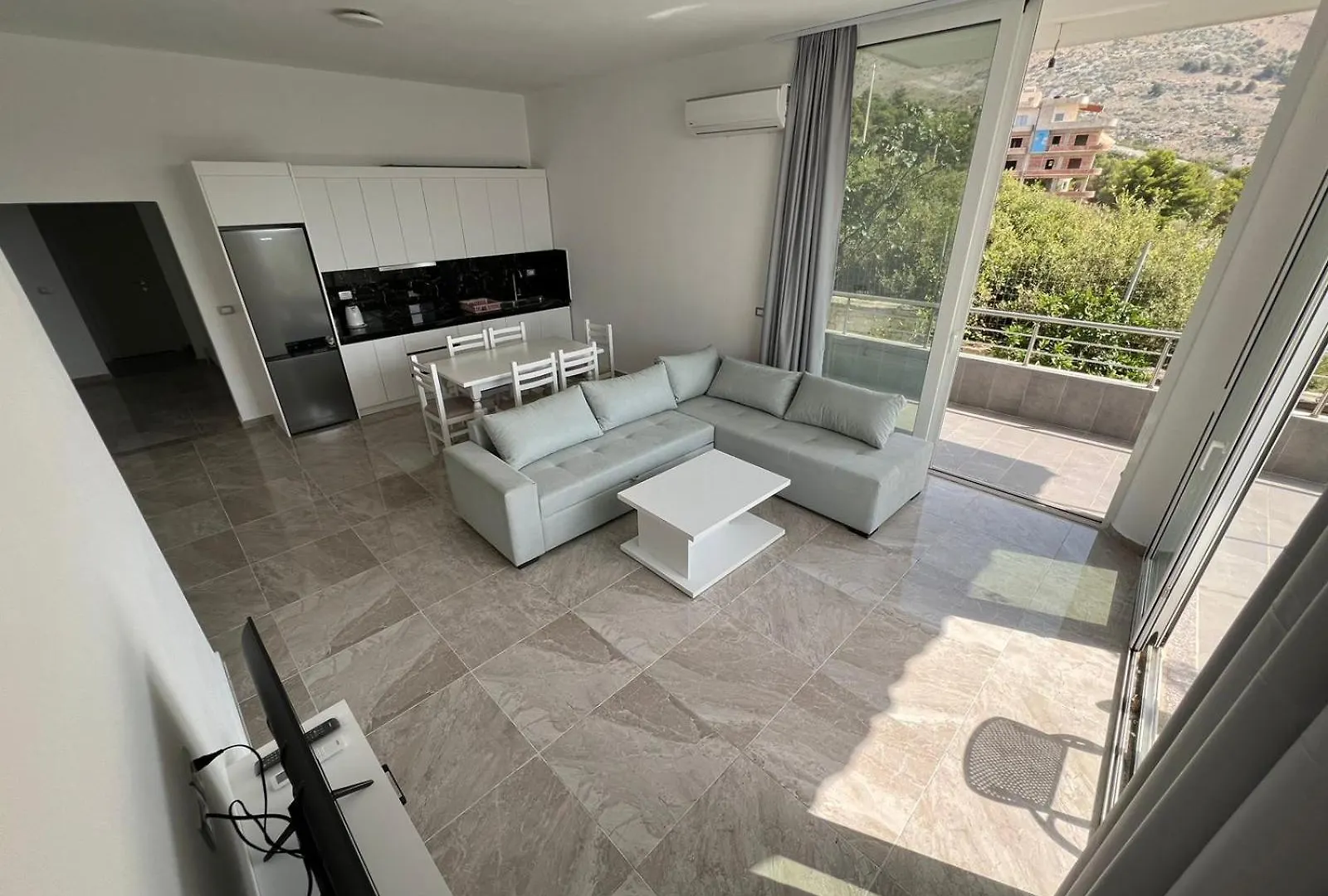 Beauty Villa Sarande ! Uphill Location Apartment