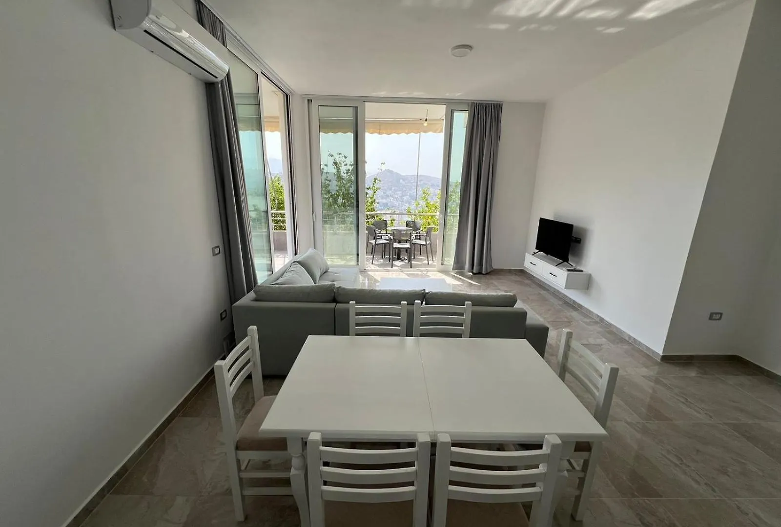 Apartment Beauty Villa Sarande ! Uphill Location