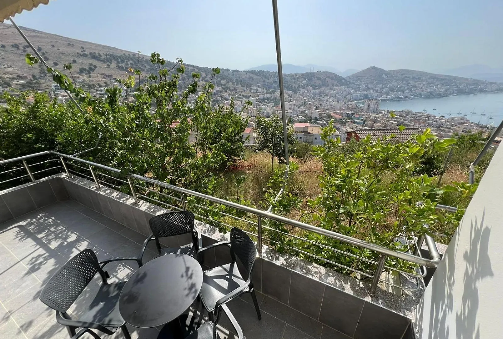 Beauty Villa Sarande ! Uphill Location Apartment