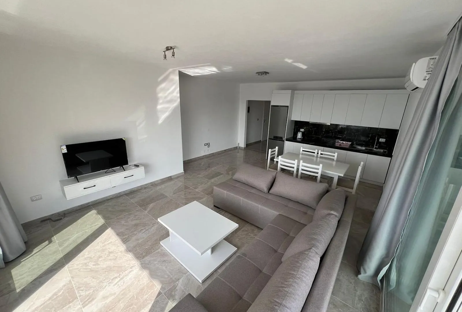 Appartement Beauty Villa Sarande ! Uphill Location
