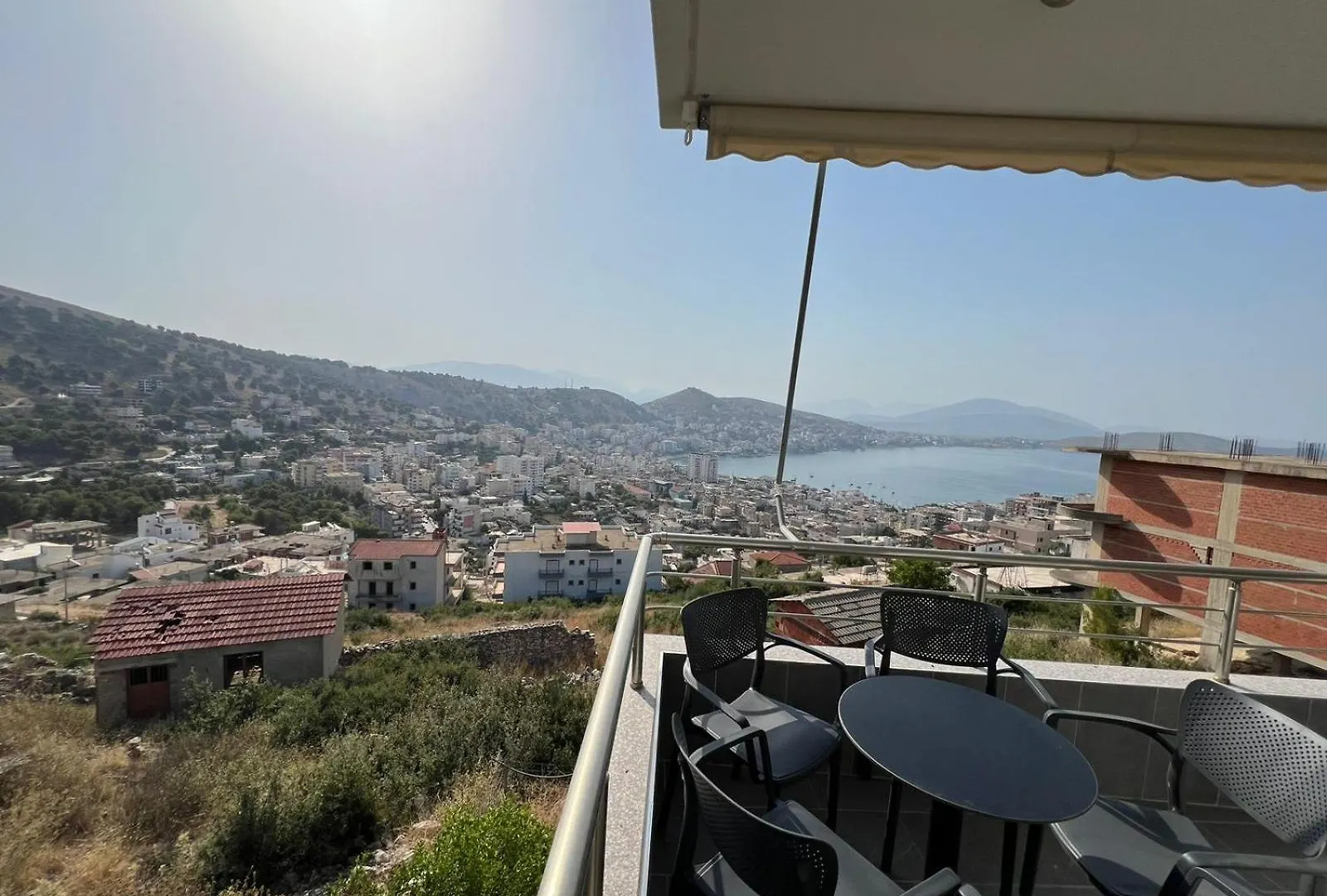 Beauty Villa Sarande ! Uphill Location Apartment