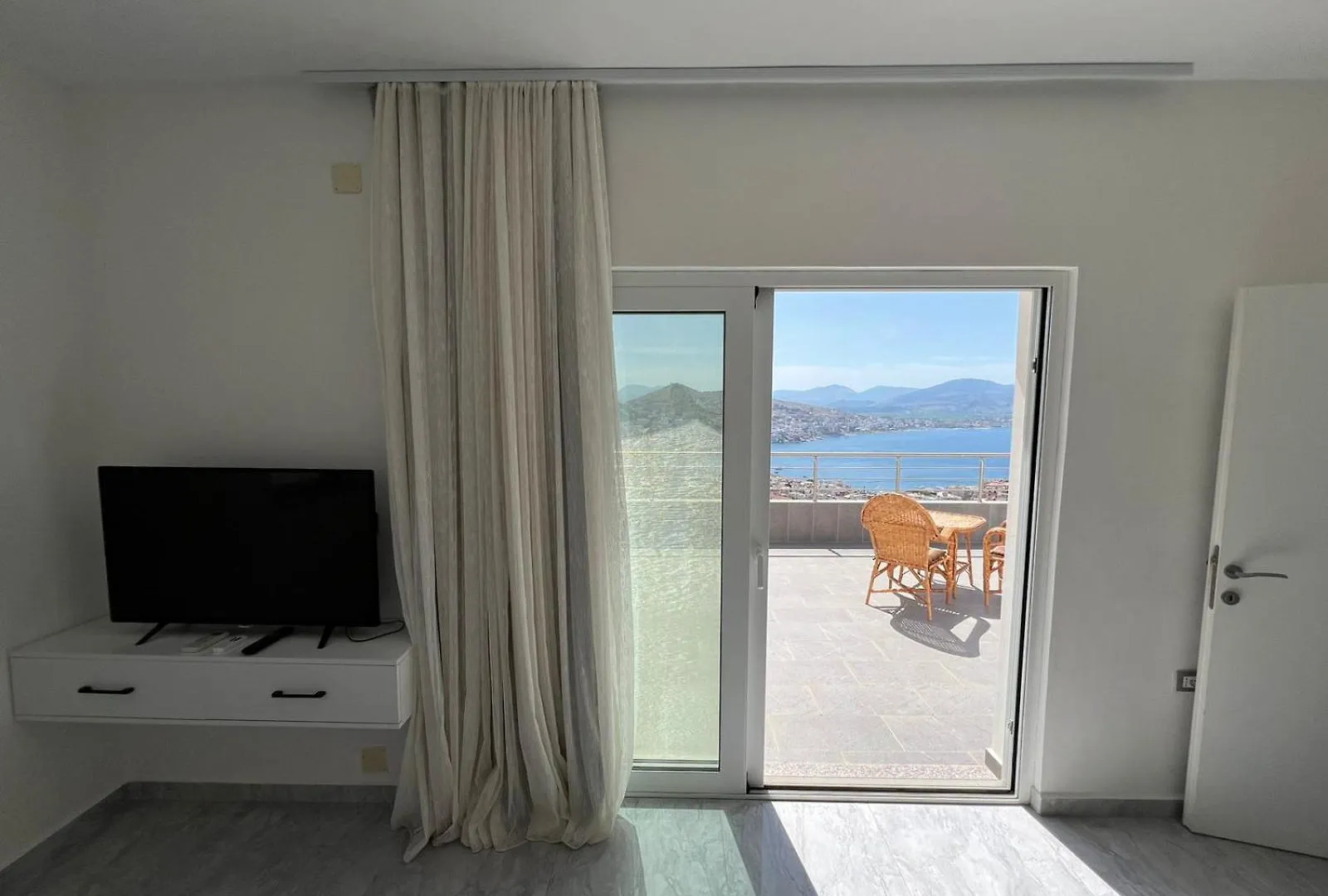 Beauty Villa Sarande ! Uphill Location