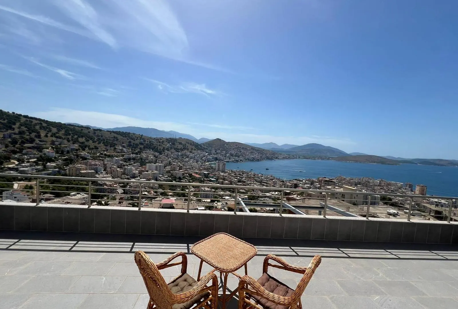 Beauty Villa Sarande ! Uphill Location Apartment