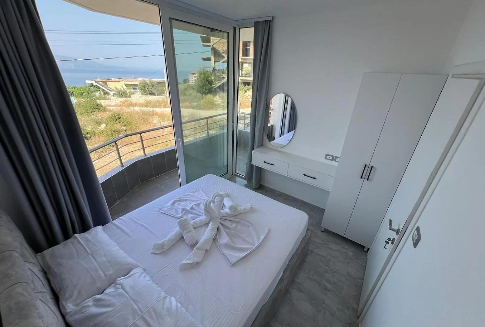 Beauty Villa Sarande ! Uphill Location Apartment